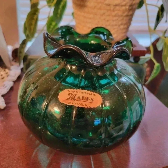 Vintage Marks Hand Blown Green Glass Ruffled Vase - Picture 1 of 4